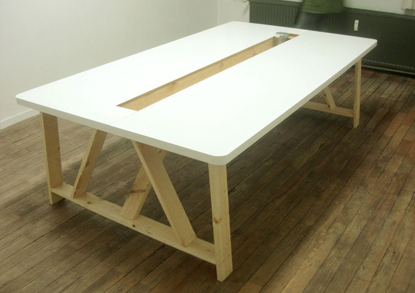TABLE POUR 4 POSTES DE TRAVAIL
